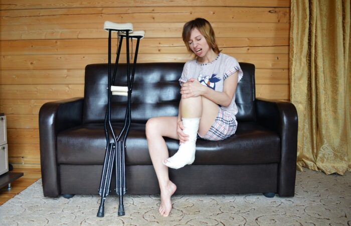 5_conseils_experts_pour_soigner_une_lésion_de_la_cuisse_nécessitant_l_usage_de_béquilles
